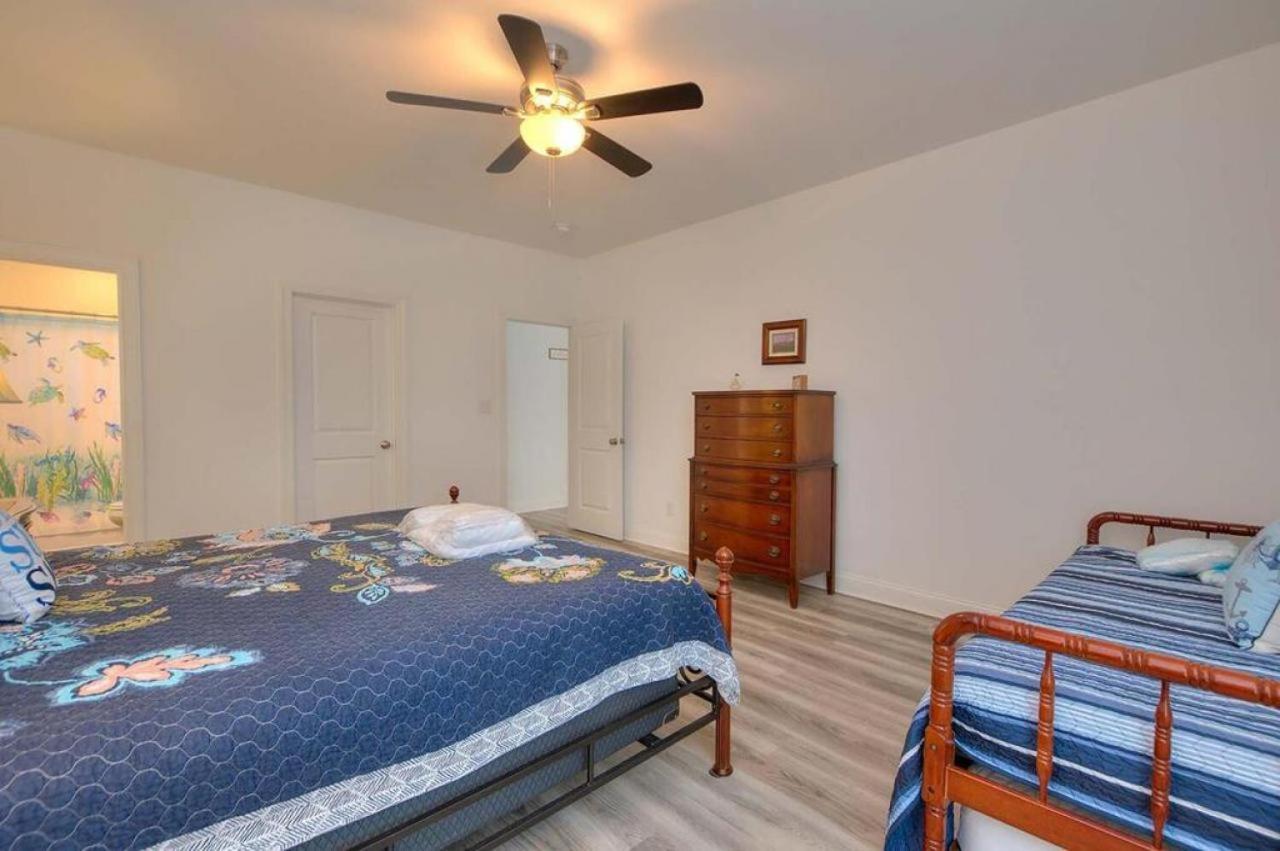 Villa Shrimp On The Barbee Oak Island Esterno foto